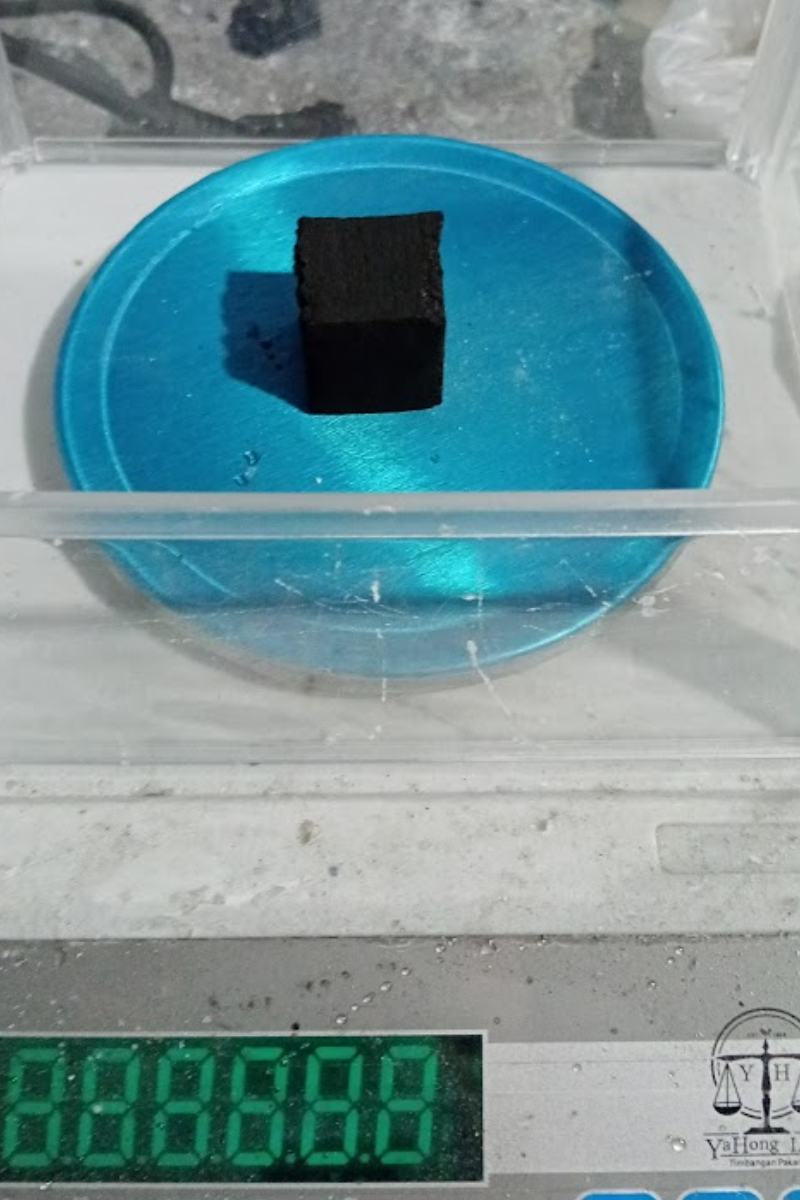 Premium Coconut Charcoal Cube 20 mm (Grade ABB) - Weight Verification: Individual piece weight