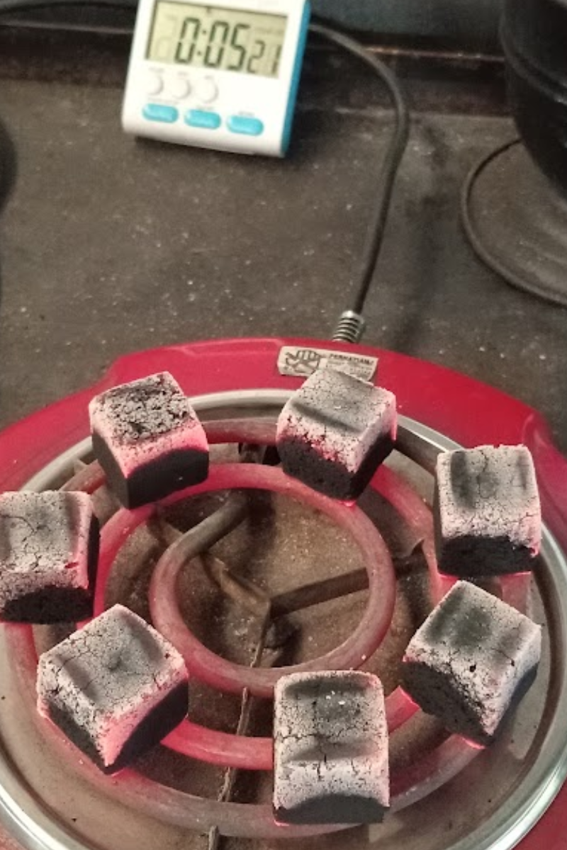 Premium Coconut Charcoal Cube 25 mm (Grade ABB) - Ignition Phase at 5m: Heating up