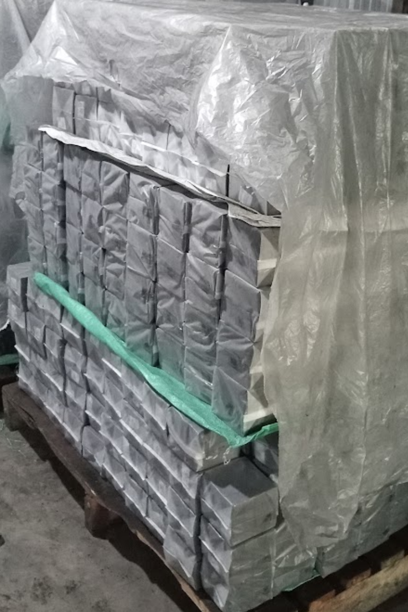 Premium Coconut Charcoal Cube 25 mm (Grade ABB) - Warehouse Stock Overview: Packaging inspection